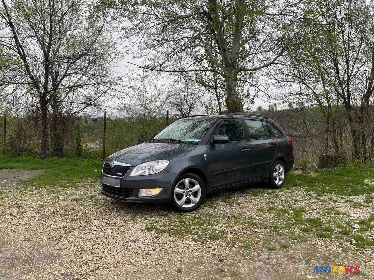 2011' Skoda Fabia photo #3