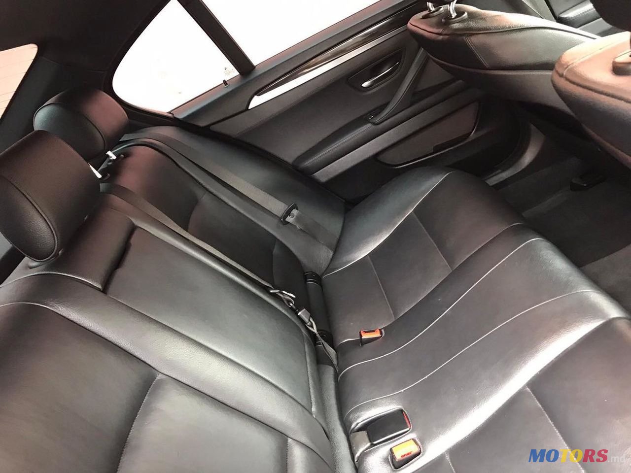 2012' BMW 5 Series photo #3