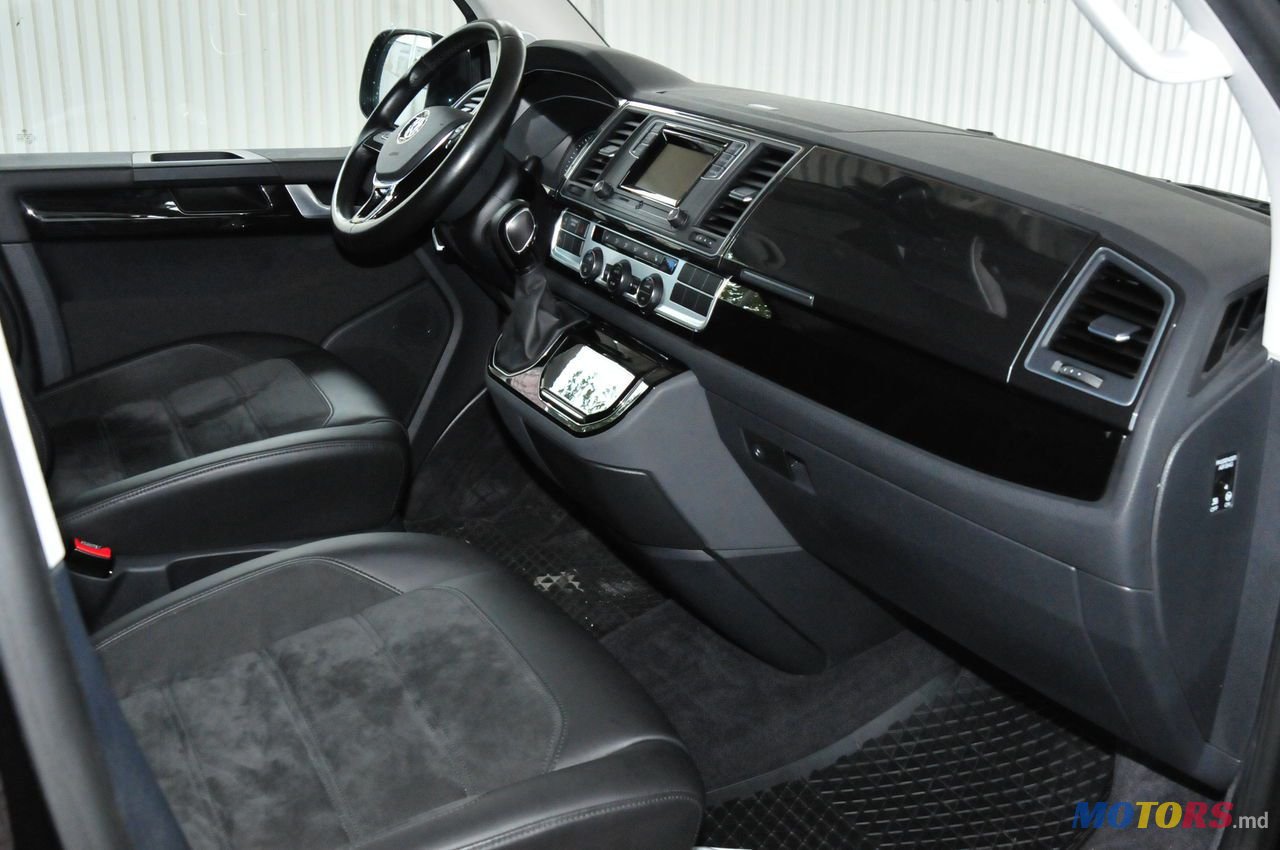 2015' Volkswagen Multivan photo #4