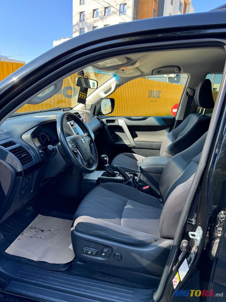 2019' Toyota Land Cruiser Prado photo #6
