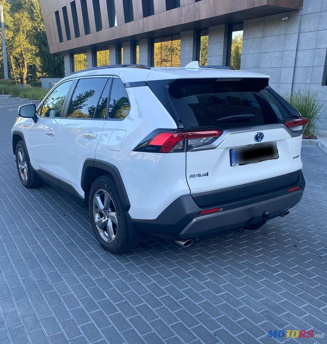 2019' Toyota RAV4 photo #3