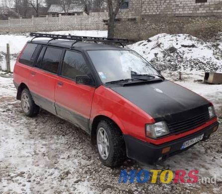 1991' Mitsubishi Space Wagon photo #2