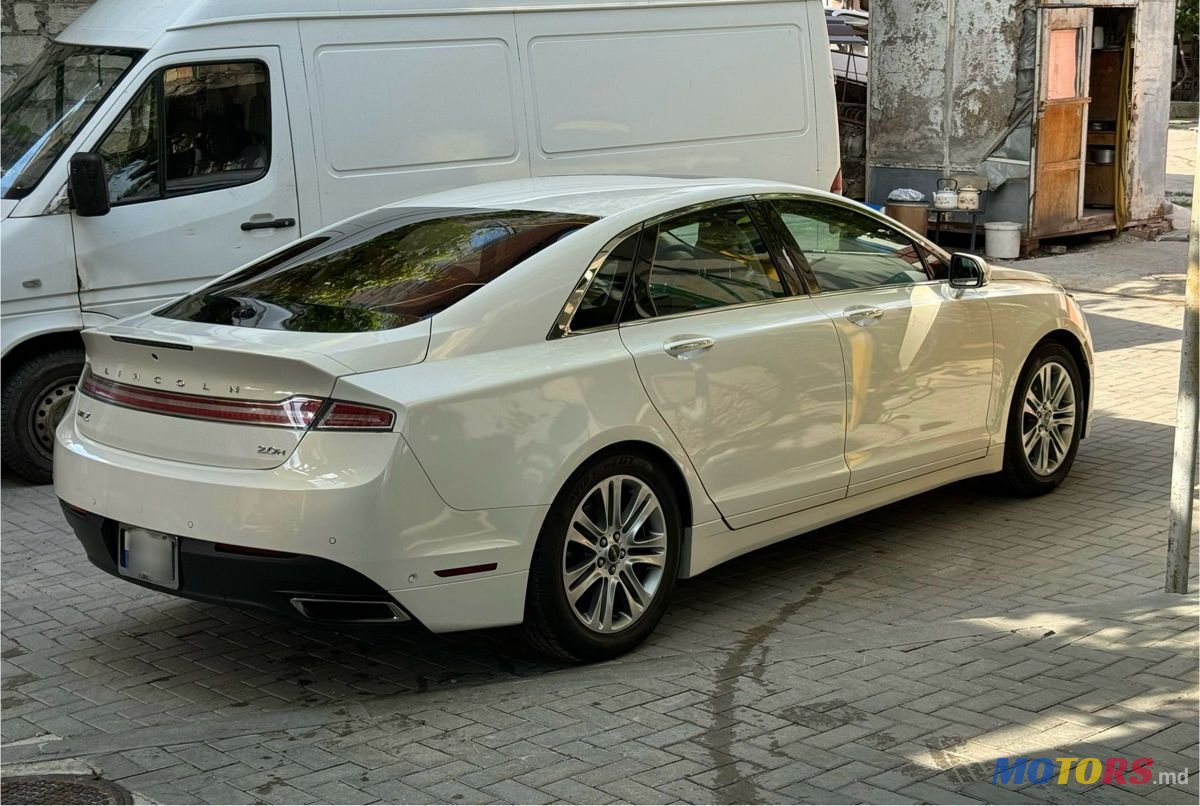 2013' Lincoln MKZ photo #6