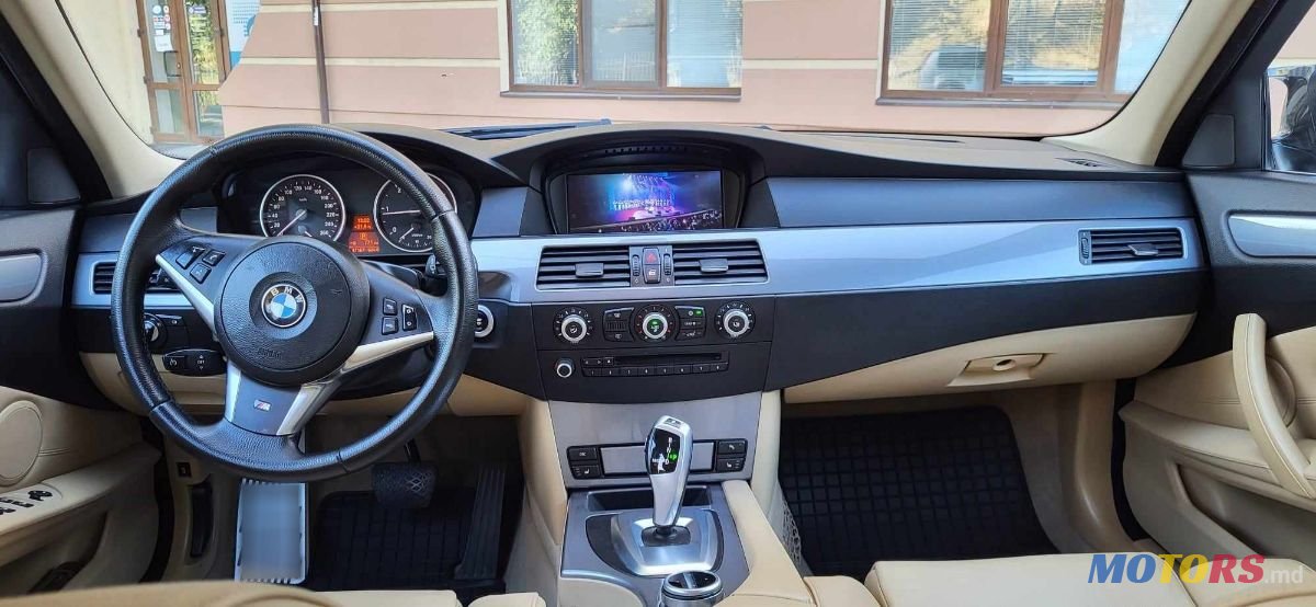 2010' BMW 5 Series photo #6