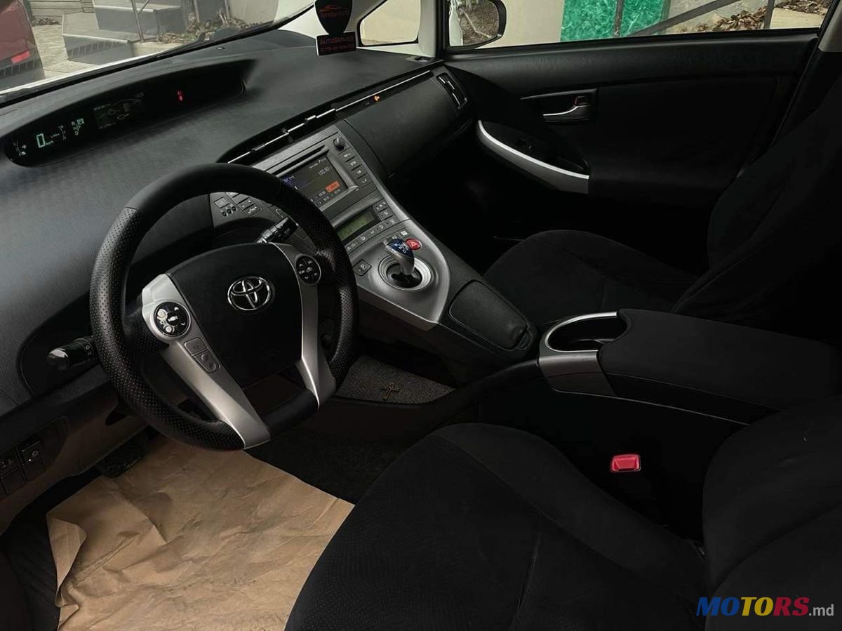 2013' Toyota Prius photo #5