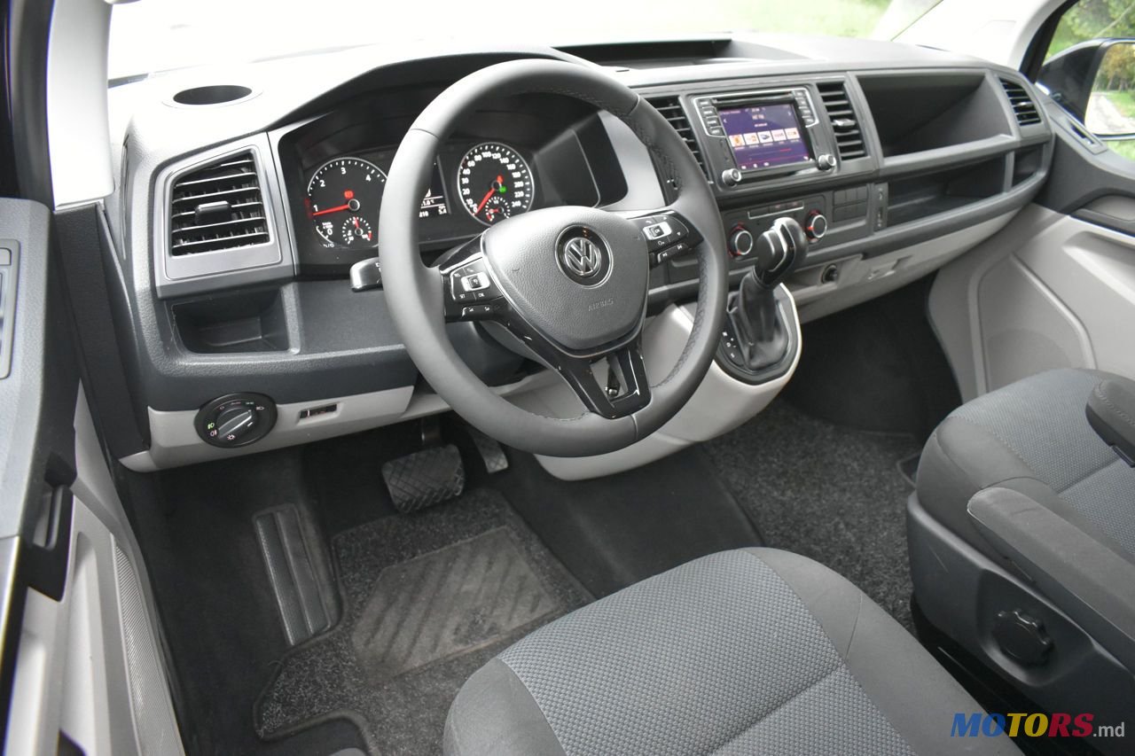 2016' Volkswagen Transporter photo #6