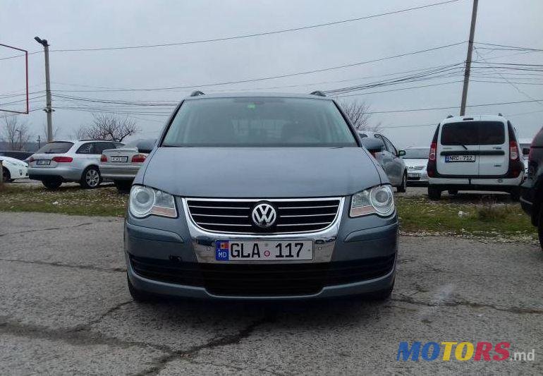 2007' Volkswagen Touran photo #1