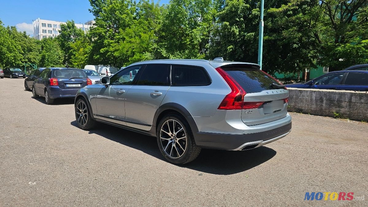 2019' Volvo V90 Cross Country photo #2