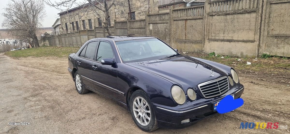 2001' Mercedes-Benz E-Class photo #1