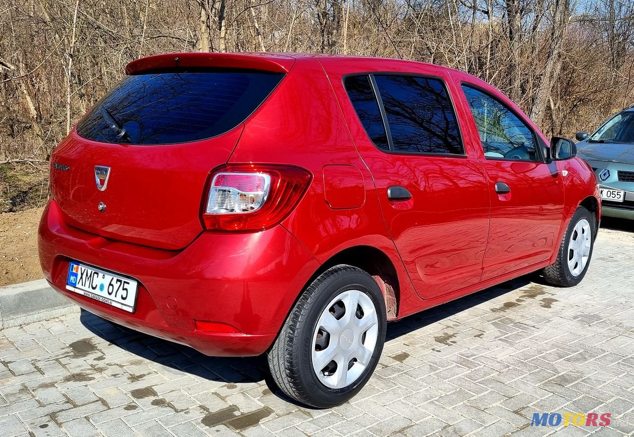 2013' Dacia Sandero photo #4
