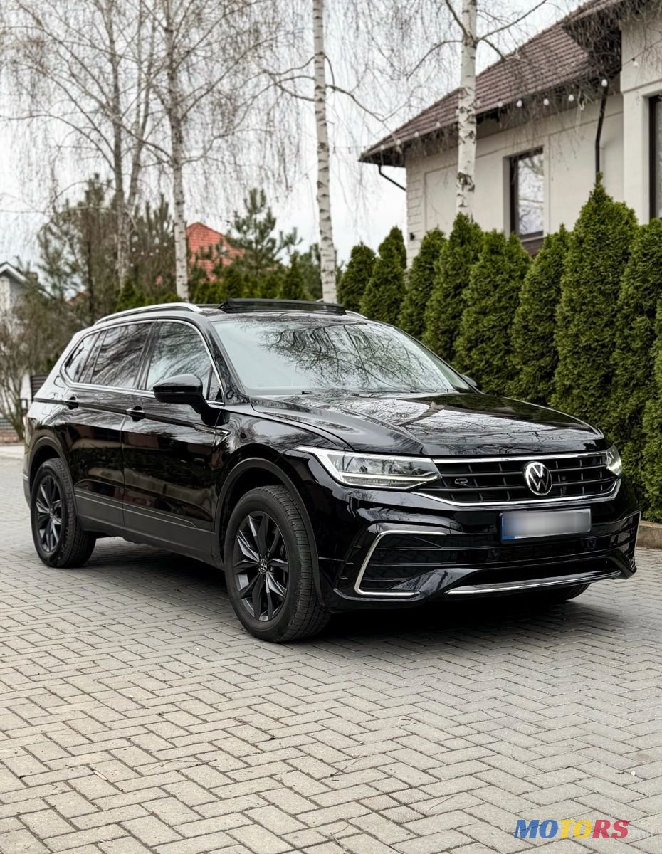 2022' Volkswagen Tiguan photo #4