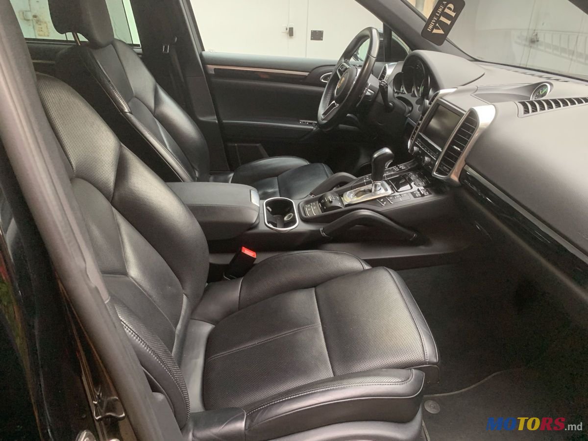 2015' Porsche Cayenne photo #6