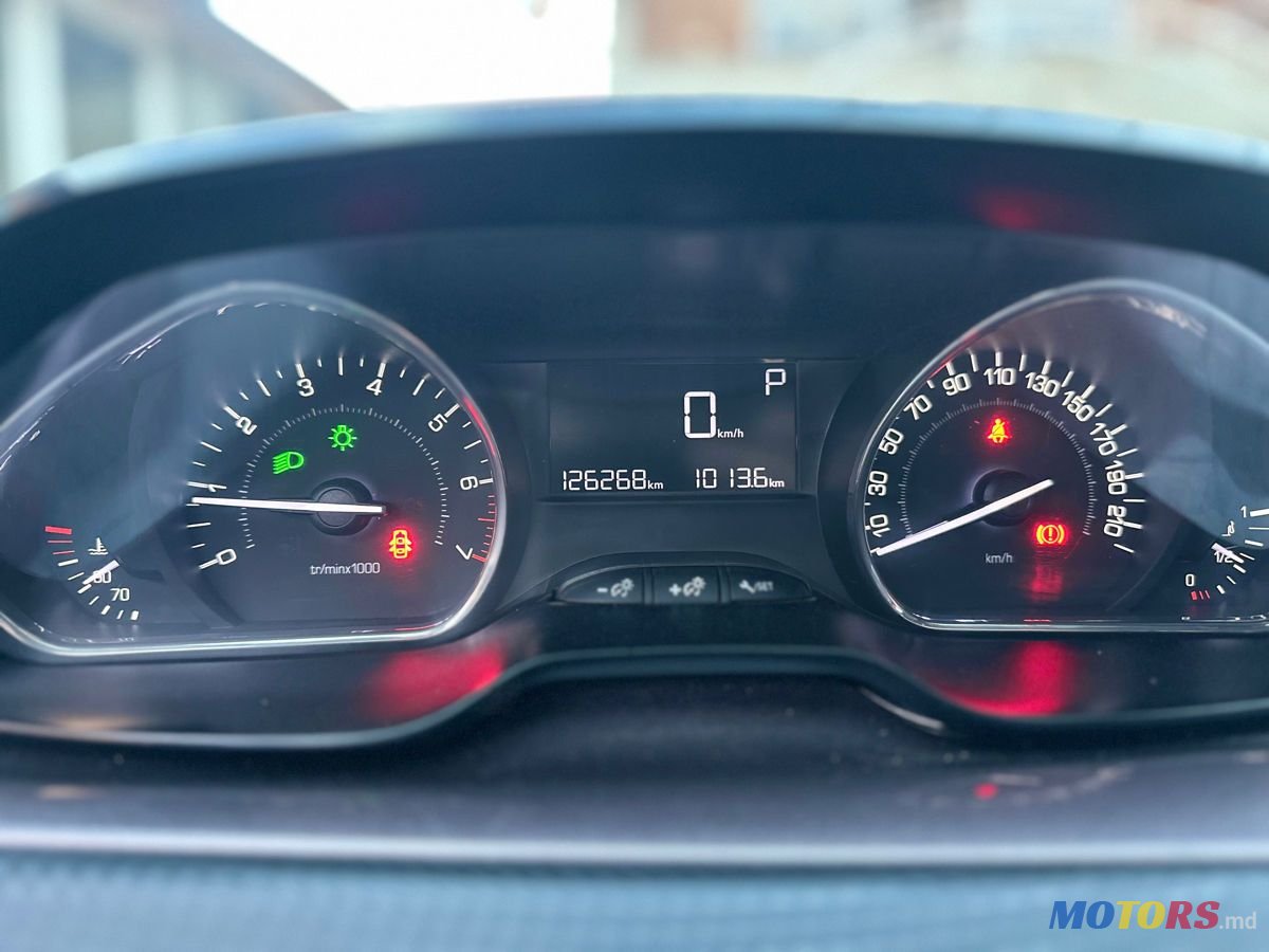 2015' Peugeot 2008 photo #5