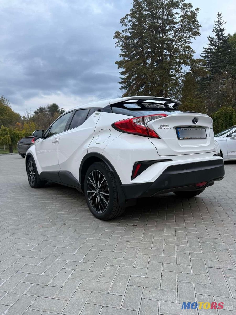 2017' Toyota C-HR photo #5