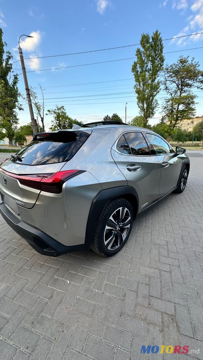 2021' Lexus UX photo #3