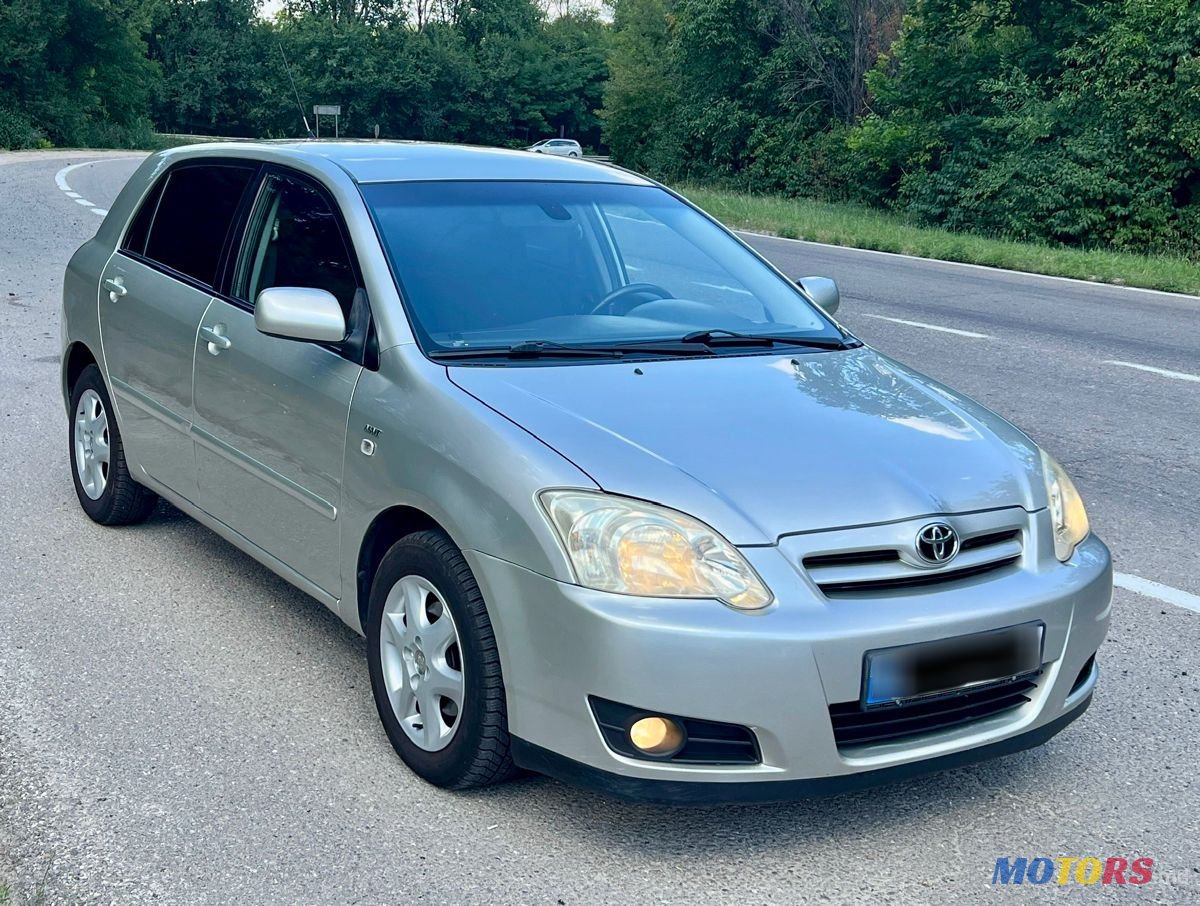 2005' Toyota Corolla photo #2