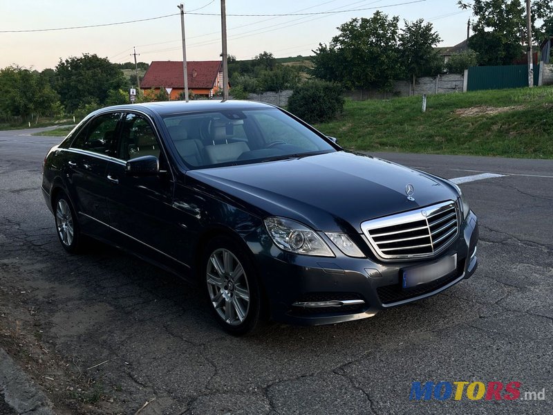 2011' Mercedes-Benz E-Class photo #2