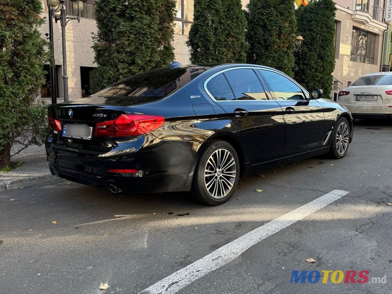 2018' BMW 5 Series photo #3