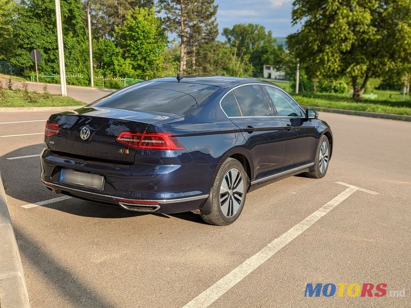 2016' Volkswagen Passat photo #4