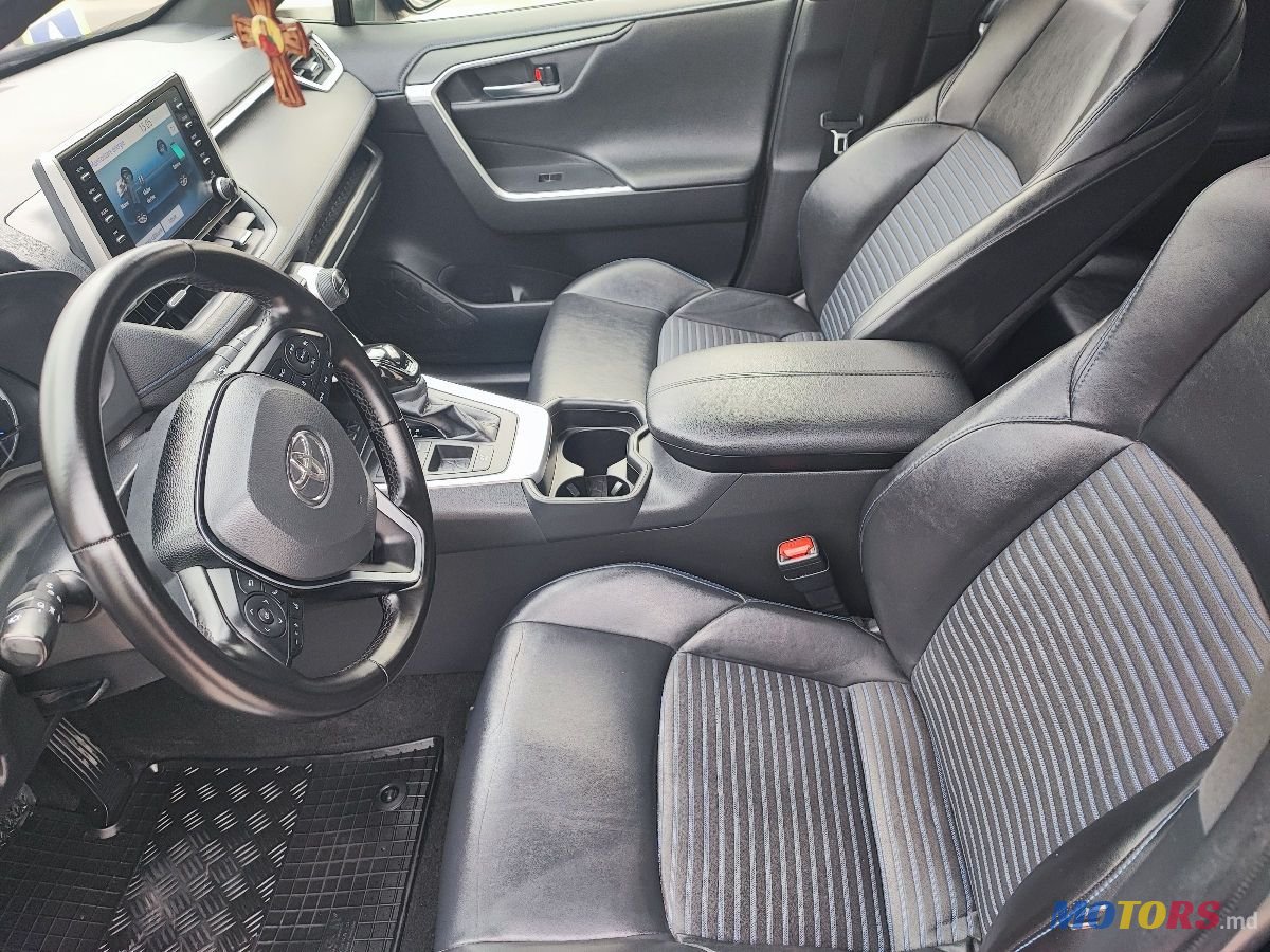 2020' Toyota RAV4 photo #6