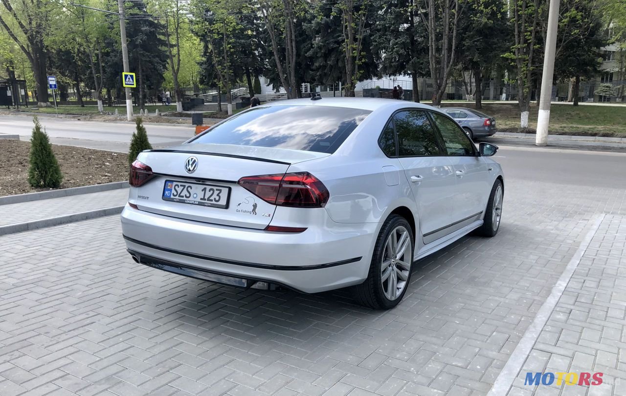 2017' Volkswagen Passat photo #4