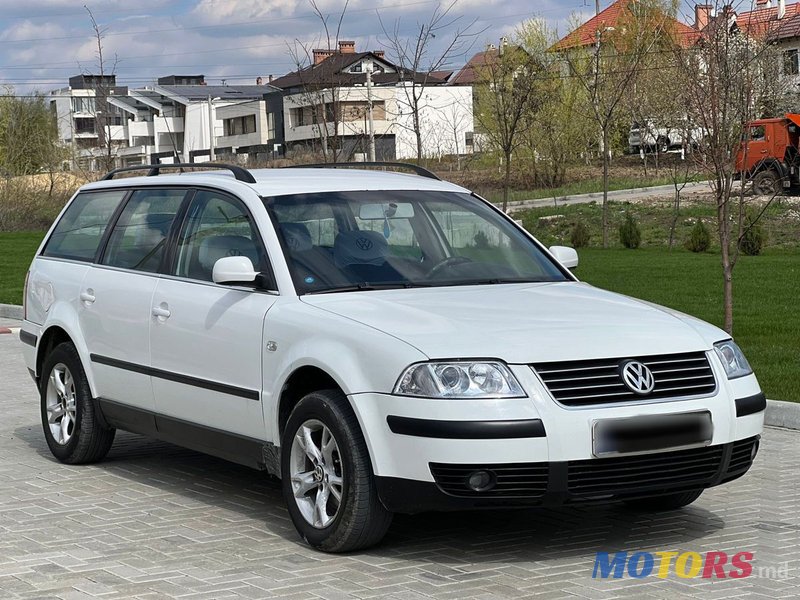 2004' Volkswagen Passat photo #3