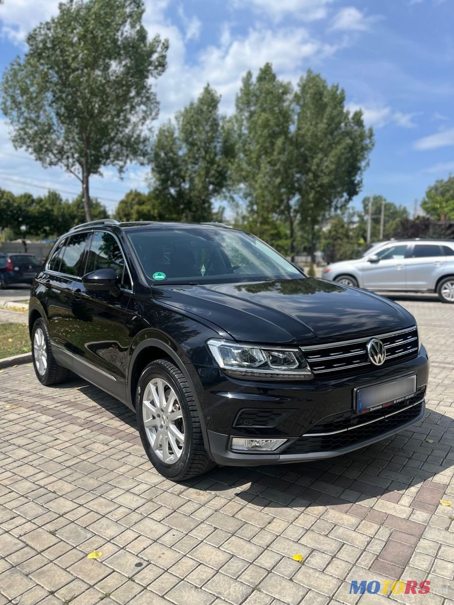 2016' Volkswagen Tiguan photo #1