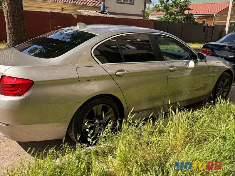 2011' BMW 5 Series photo #5