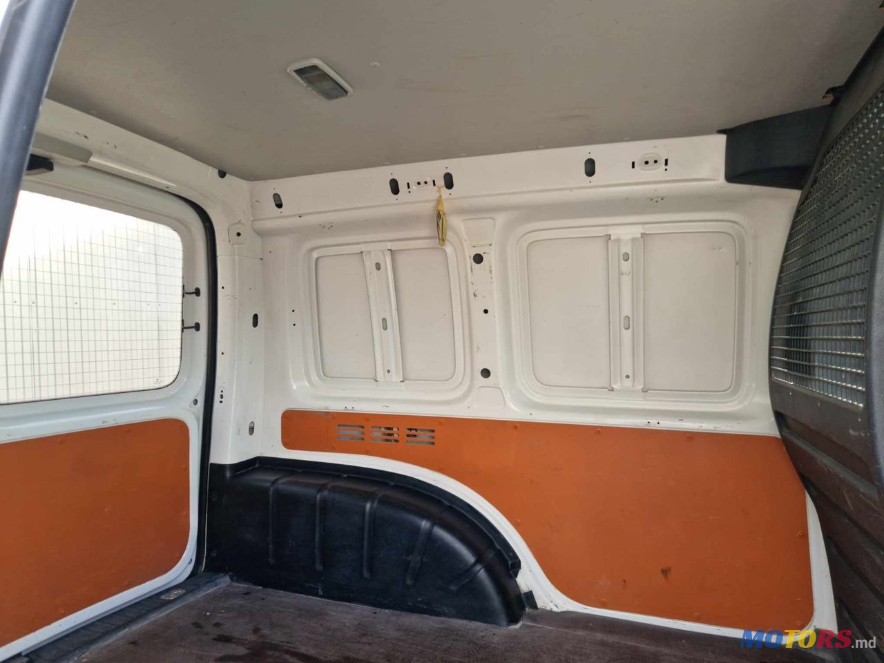 2013' Volkswagen Caddy photo #3