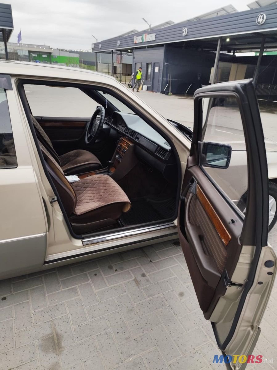 1992' Mercedes-Benz E-Class photo #2