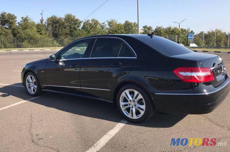 2011' Mercedes-Benz E photo #2