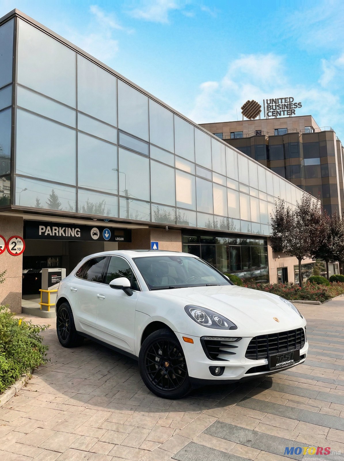 2017' Porsche Macan photo #1