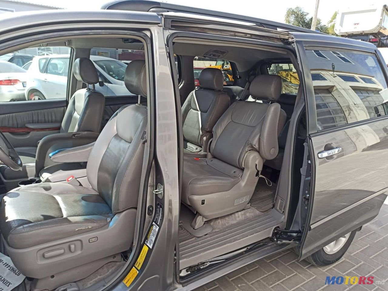 2005' Toyota Sienna photo #6