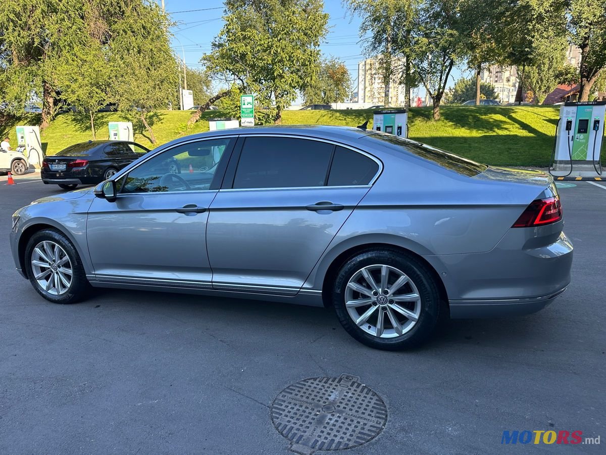 2017' Volkswagen Passat photo #4