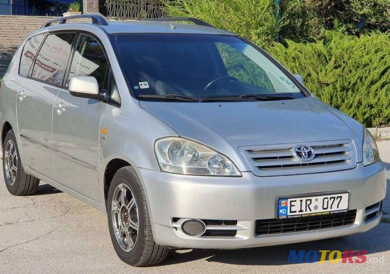 2004' Toyota Avensis photo #1