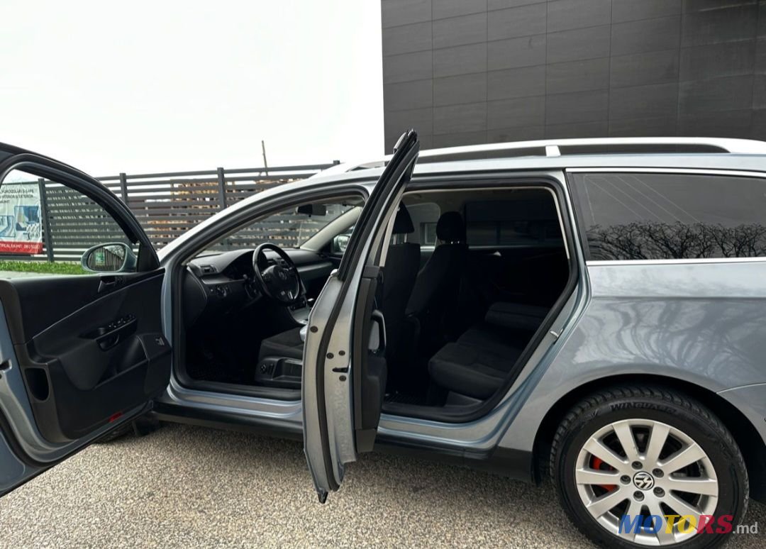 2010' Volkswagen Passat photo #5