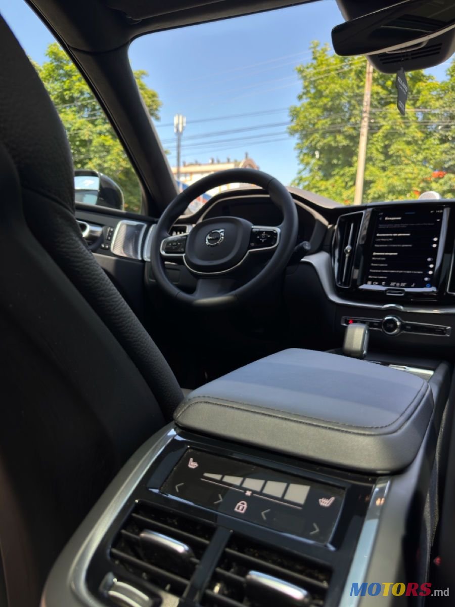 2022' Volvo XC60 photo #4