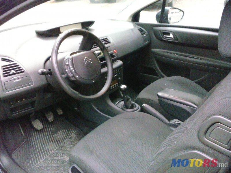 2010' Citroen C4 photo #5