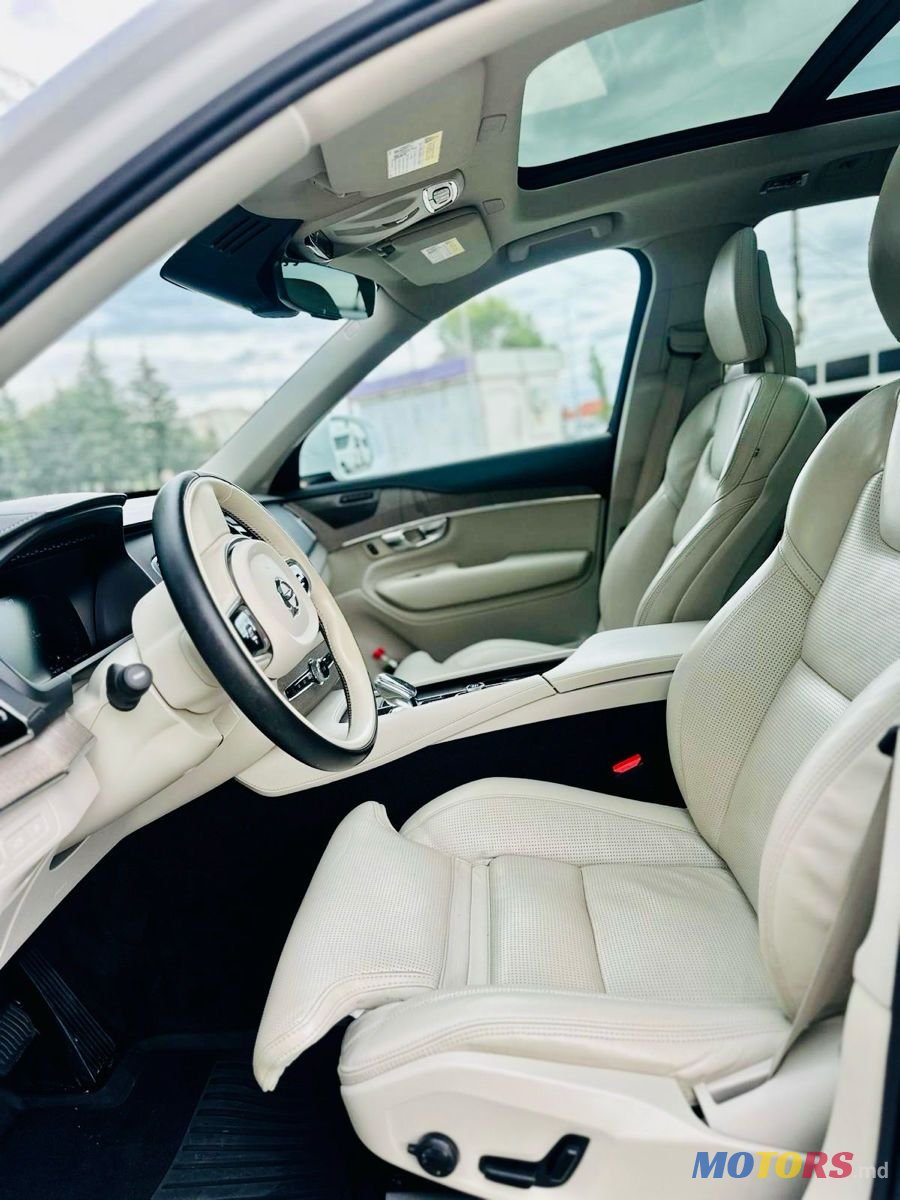 2021' Volvo XC90 photo #4