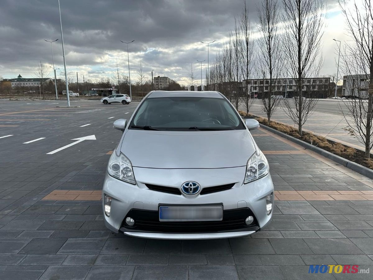 2013' Toyota Prius photo #3