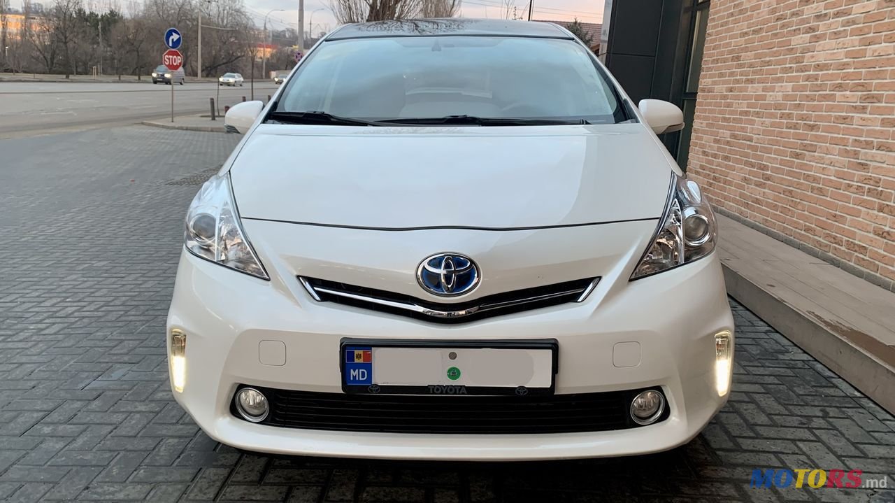 2012' Toyota Prius Plus photo #3