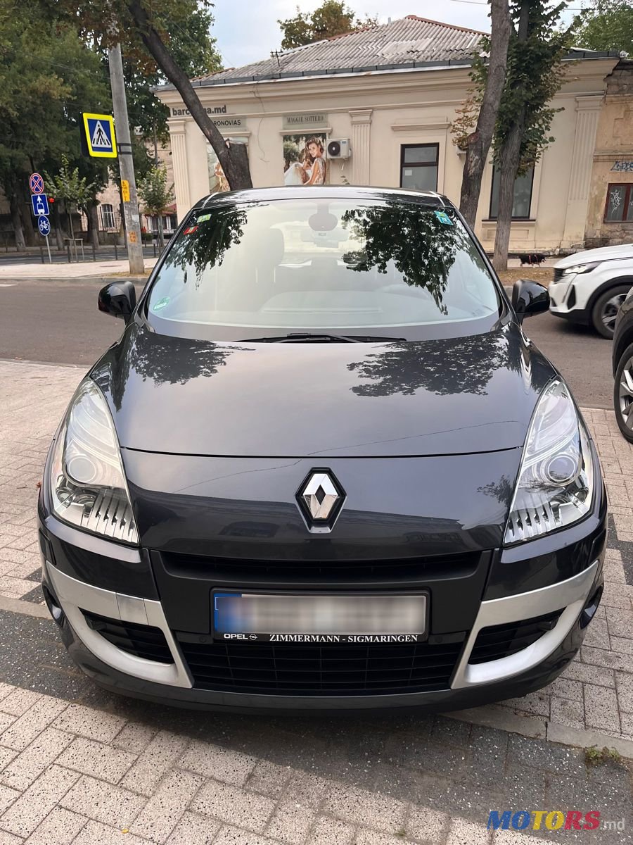 2011' Renault Scenic photo #3