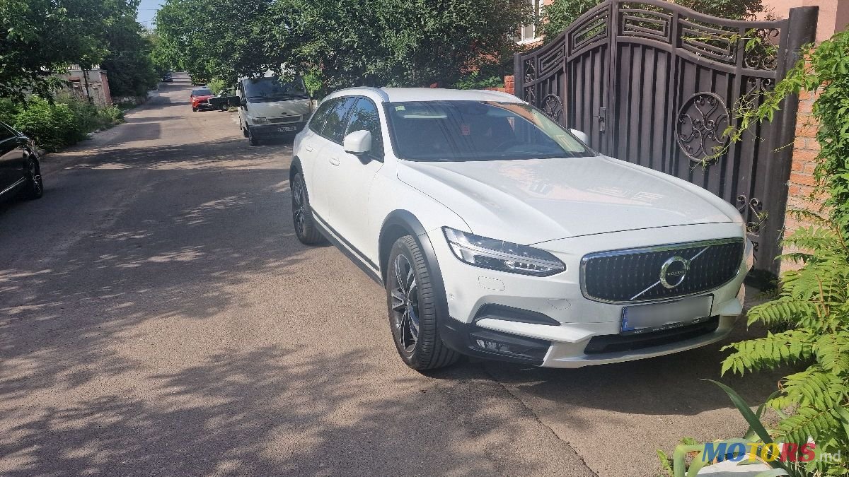 2018' Volvo V90 Cross Country photo #1