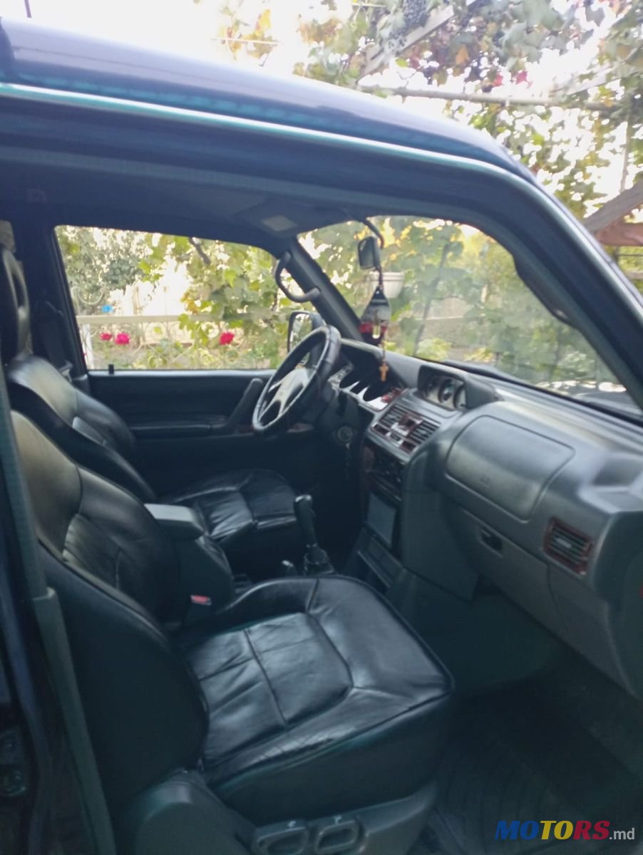 2003' Mitsubishi Pajero photo #3
