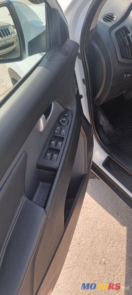 2012' Kia Sportage photo #5