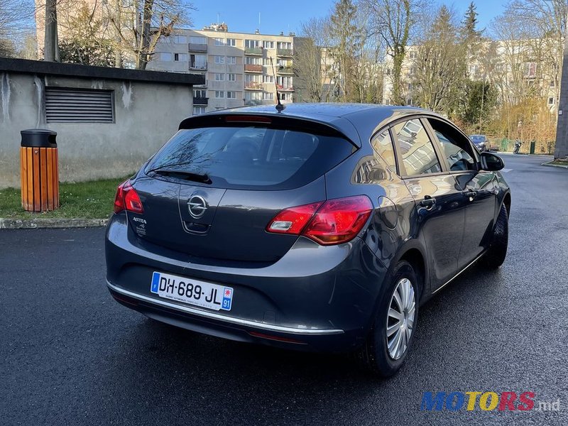 2014' Opel Astra photo #4