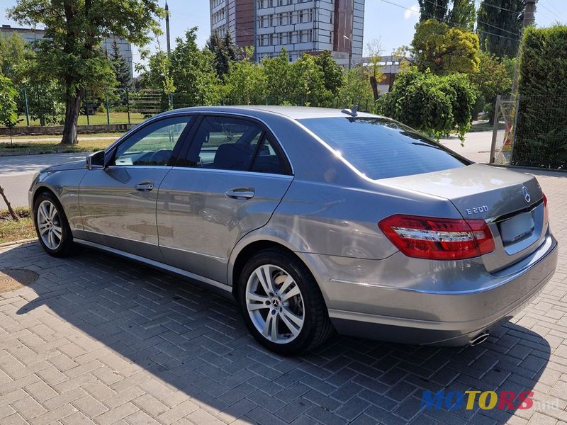 2011' Mercedes-Benz E-Class photo #5