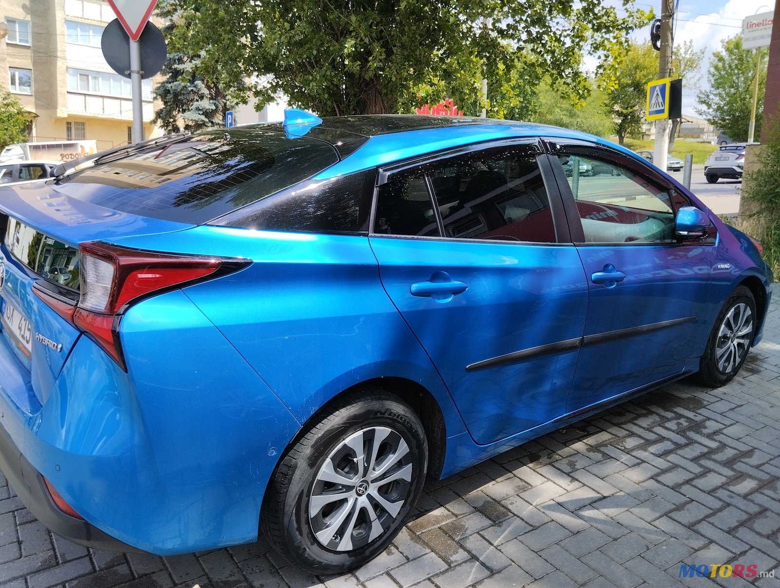 2020' Toyota Prius photo #3