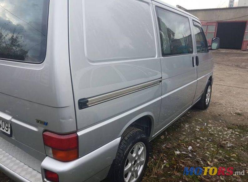 2002' Volkswagen Transporter photo #2