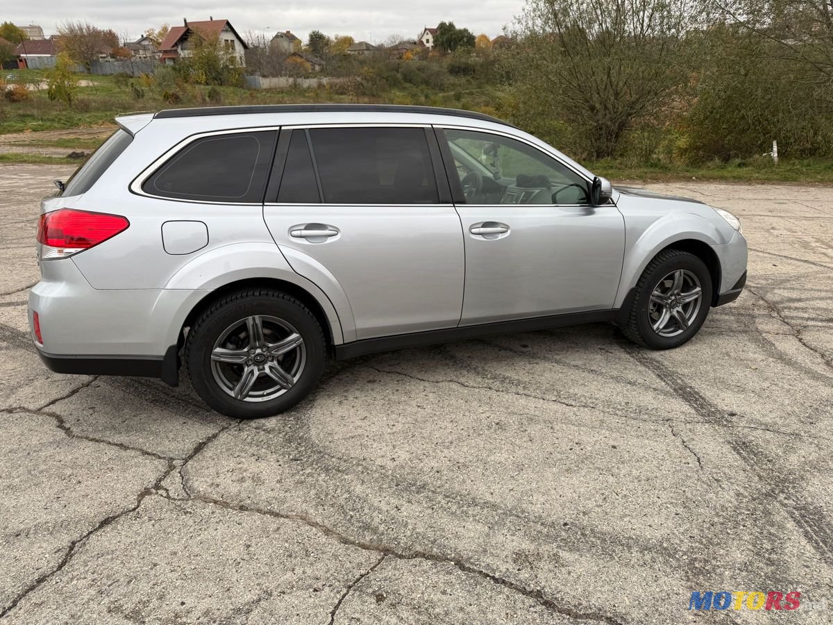 2011' Subaru Outback photo #3
